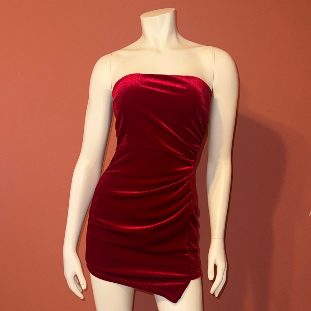 Elegant Strapless Red Velvet Dress